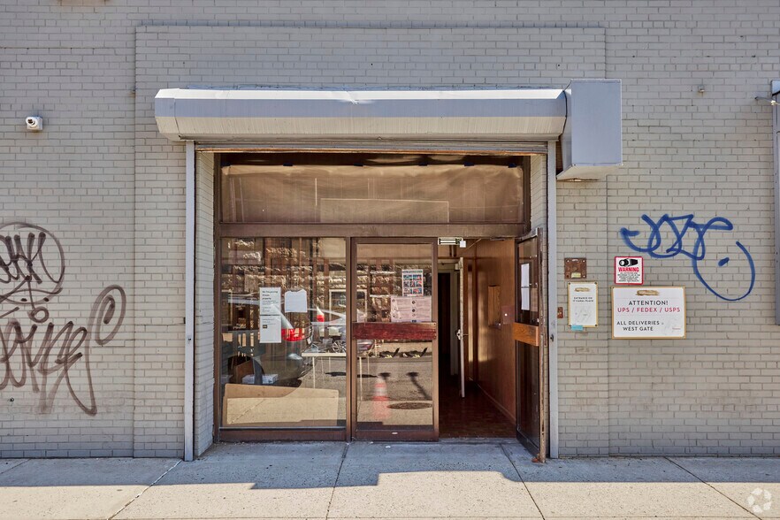 More Photos Of 2590 Park Ave, Bronx Manufacturing For Lease