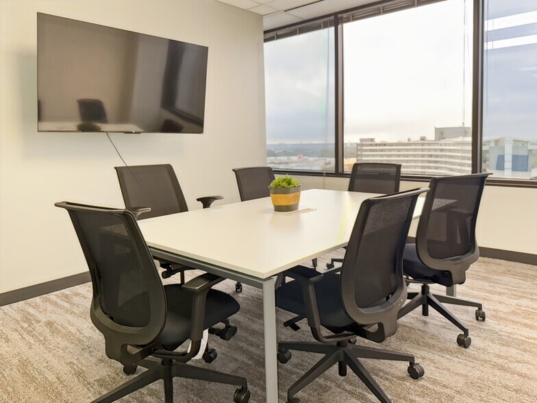 More Photos Of 1100 NW Loop 410, San Antonio Coworking Space