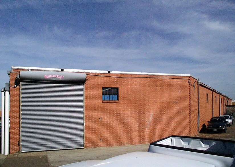 More Photos Of 8107 Chancellor Row, Dallas Warehouse For Lease