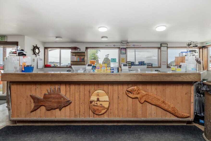 More Photos Of 444 Front St, Sekiu Hotel For Sale