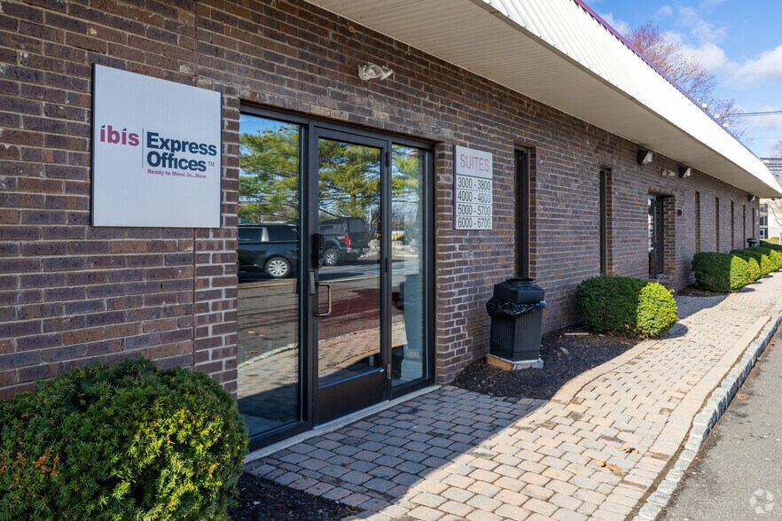 More Photos Of 3525 Quakerbridge Rd, Hamilton Office For Sale