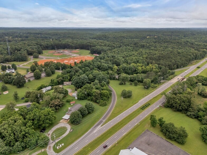 More Photos Of 207 Highway 96 N, Fairview Showroom For Sale