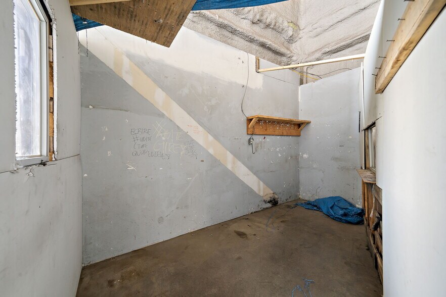 More Photos Of 35-75 Rue De L'acier, Coteau-du-lac Manufacturing For Sale