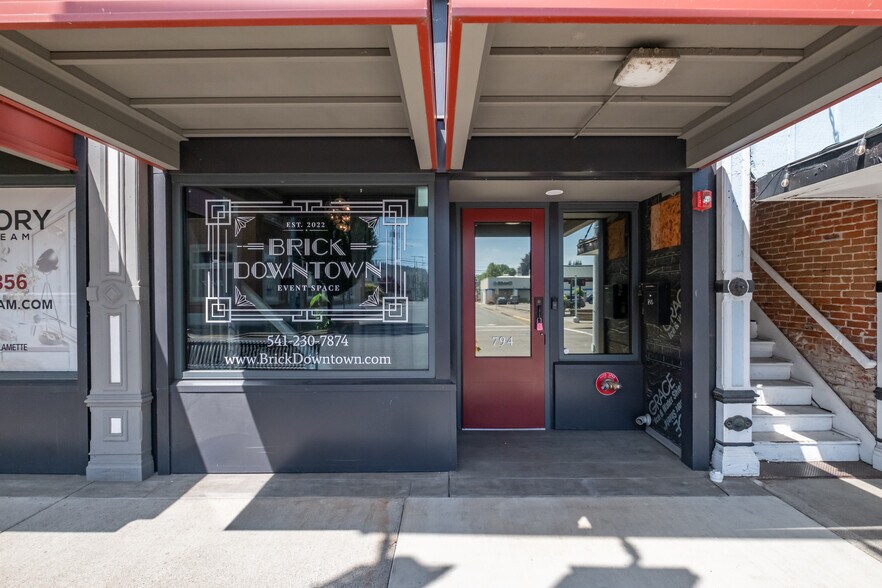 More Photos Of 796 S Main St, Lebanon Storefront Retail Office For Sale