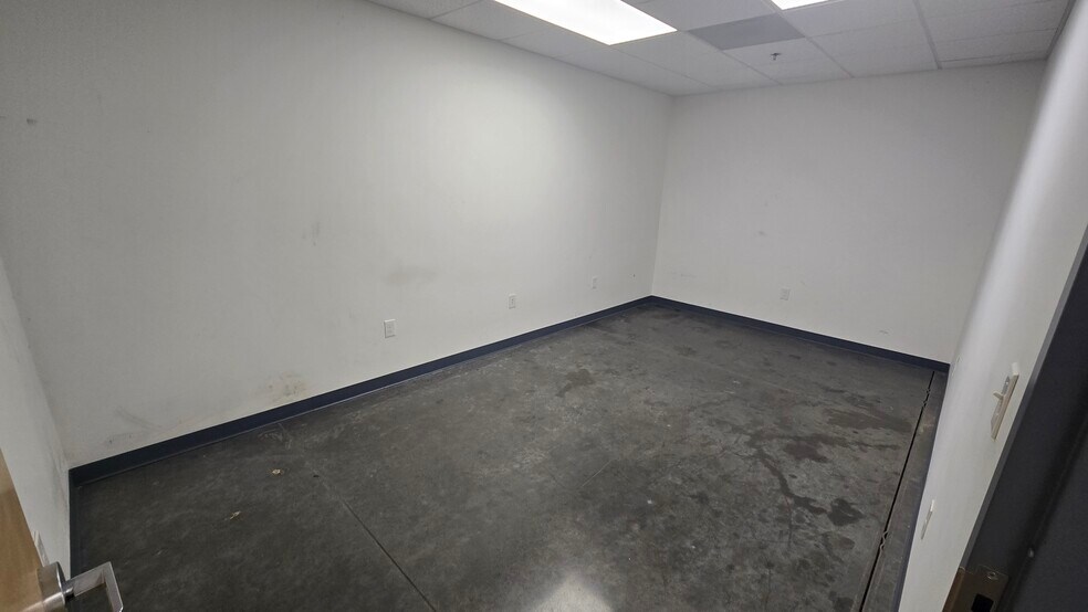 More Photos Of 197 Thunder Rd, Mooresville Light Distribution For Lease