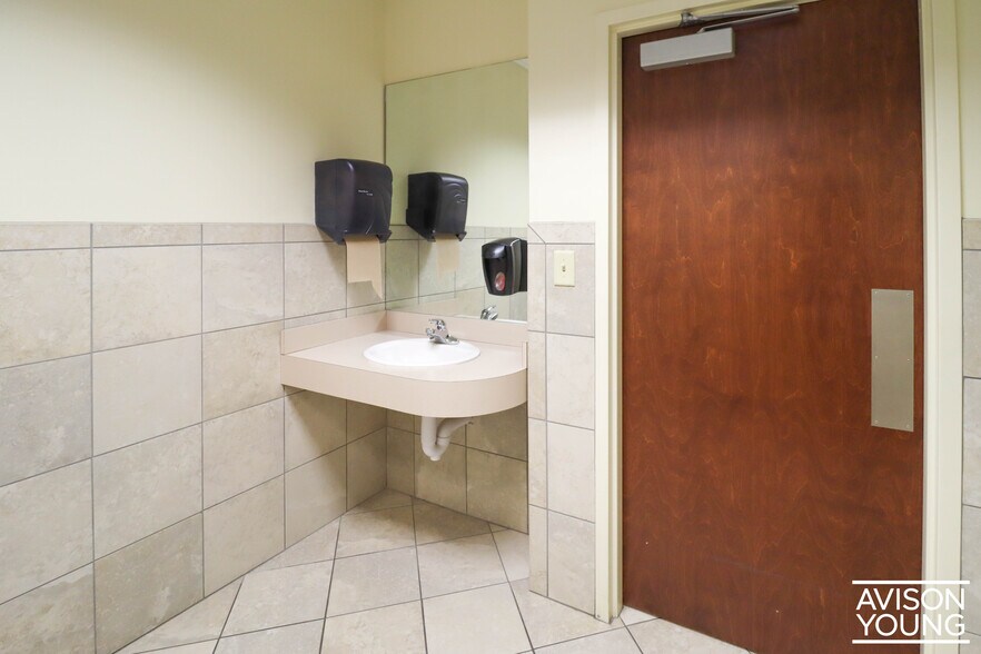 More Photos Of 1845 Midpark Rd, Knoxville Office For Lease