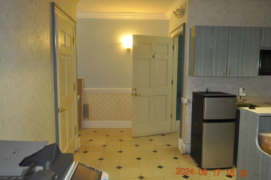 More Photos Of 2224 E Fayette St, Baltimore Warehouse For Lease