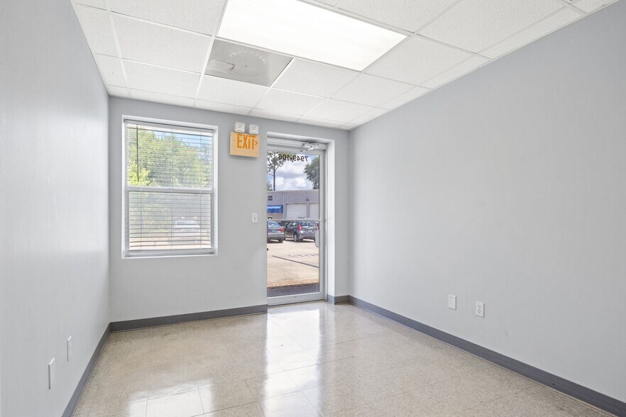 More Photos Of 7949 Atlantic Blvd, Jacksonville Light Distribution For Lease