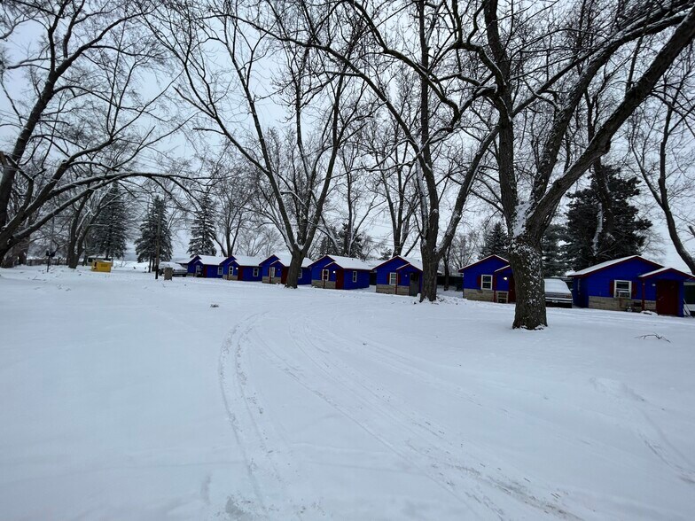 More Photos Of 8230 Highland Rd, White Lake Hotel For Sale