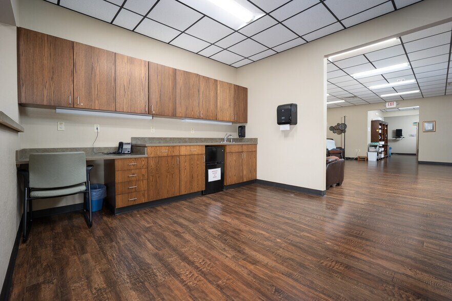 More Photos Of 4200 Carriage Way, Weatherford Medical For Sale