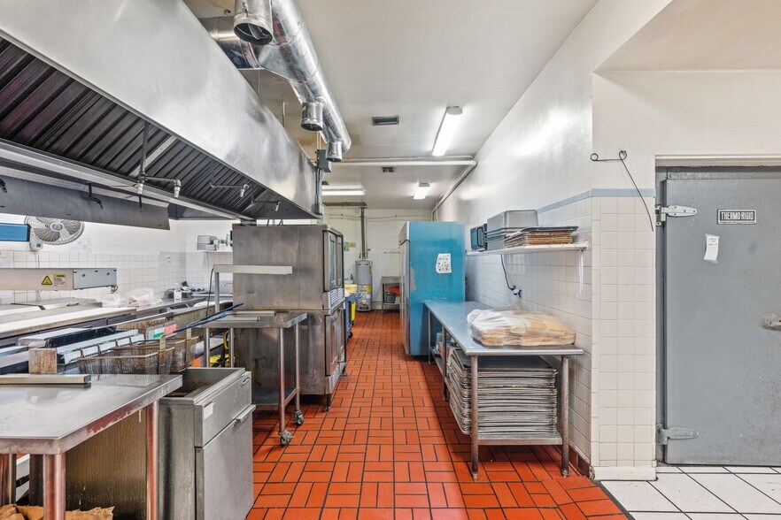 More Photos Of 6512-6514 Norwood Ave, Jacksonville Restaurant For Sale
