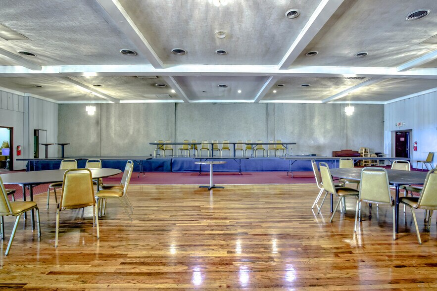 More Photos Of 3401 N Il 23, Ottawa Specialty For Sale