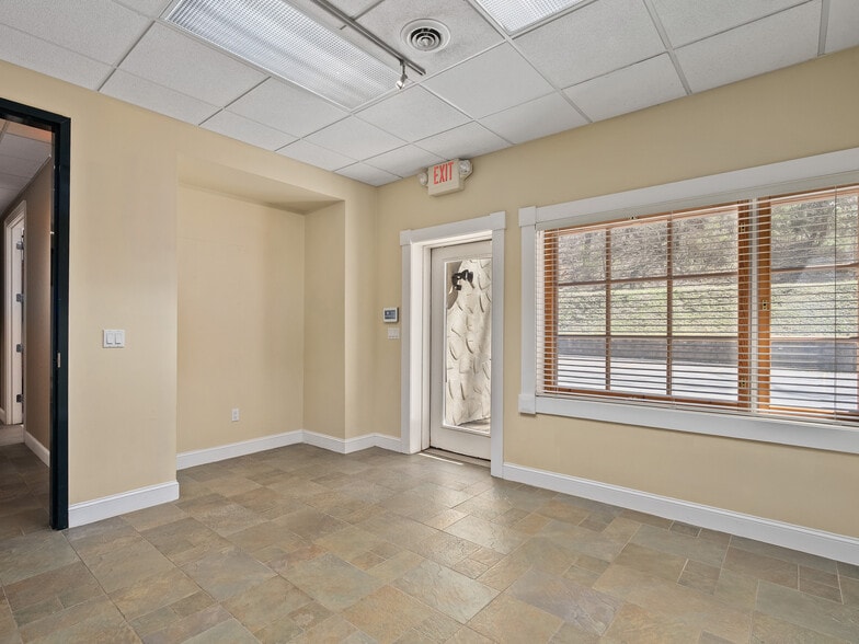 More Photos Of 1482 Russ Ave, Waynesville Office For Lease