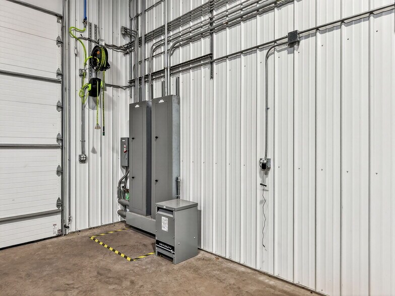 More Photos Of 1834 Outer Hwy 61 hwy, Moscow Mills Flex For Sale