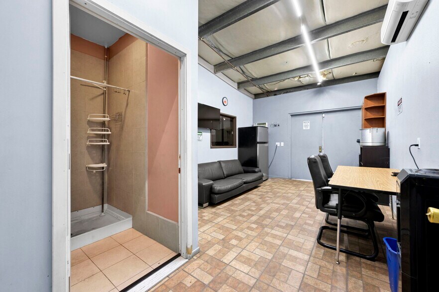 More Photos Of 1033-1047 W 3rd St, San Bernardino Warehouse For Sale