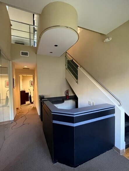 More Photos Of 3333 W Kennedy Blvd, Tampa Loft Creative Space For Lease