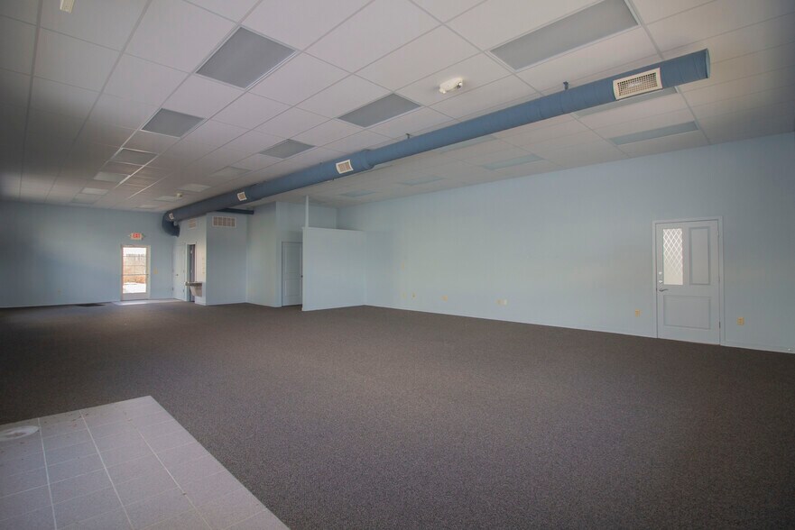 More Photos Of 8842 32nd st, Richland Storefront For Lease