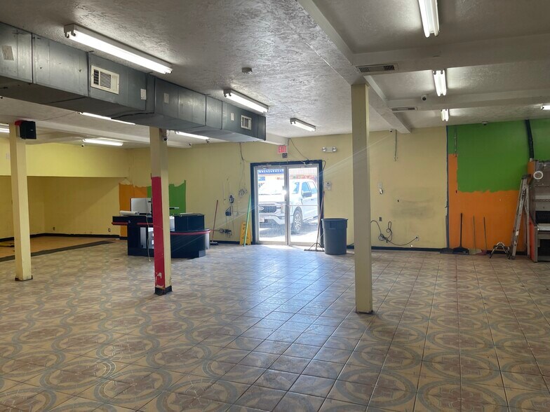 More Photos Of 1006 12th St, Hempstead Restaurant For Lease