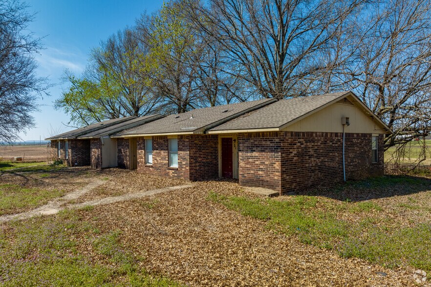 More Photos Of 100 W. Oak St., Webbers Falls Apartments For Sale