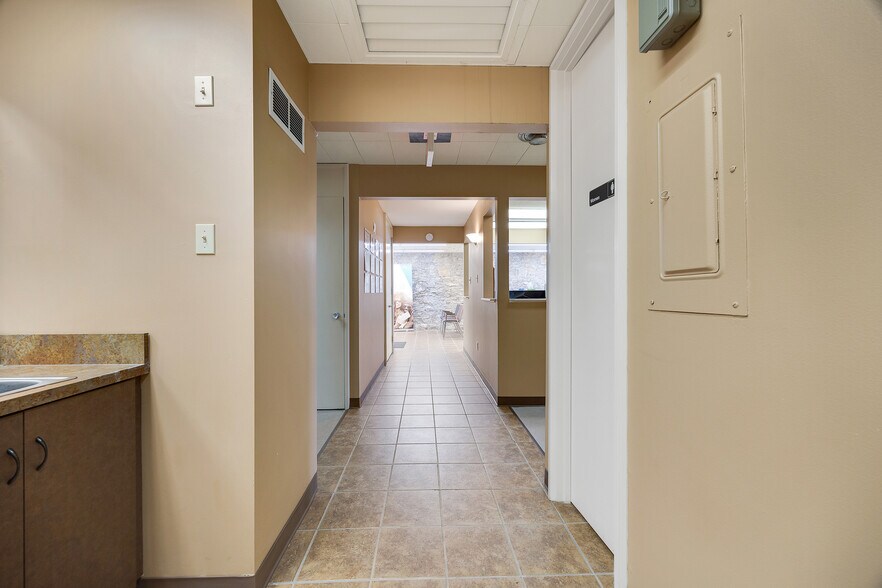 More Photos Of 405 Cedar St, Pleasant Hill Medical For Sale