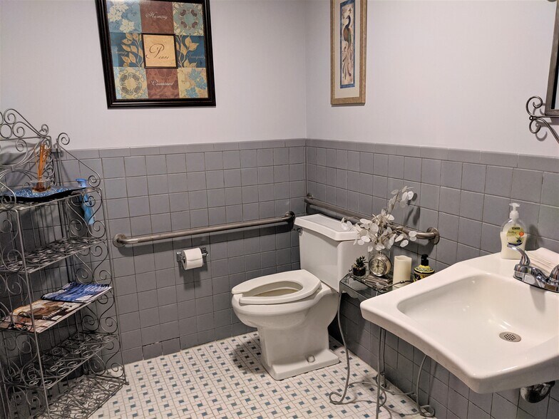 More Photos Of 241 Main St, Townsend Office Residential For Lease