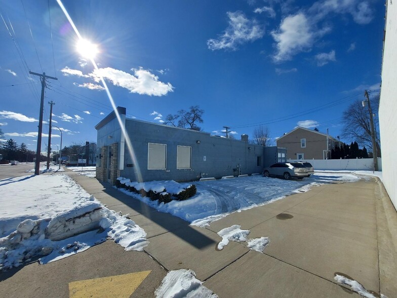More Photos Of 642 S Main St, Clawson Storefront Retail Office For Lease