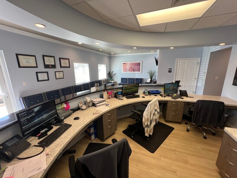 More Photos Of 13135 Kings Lake Dr, Gibsonton Medical For Lease