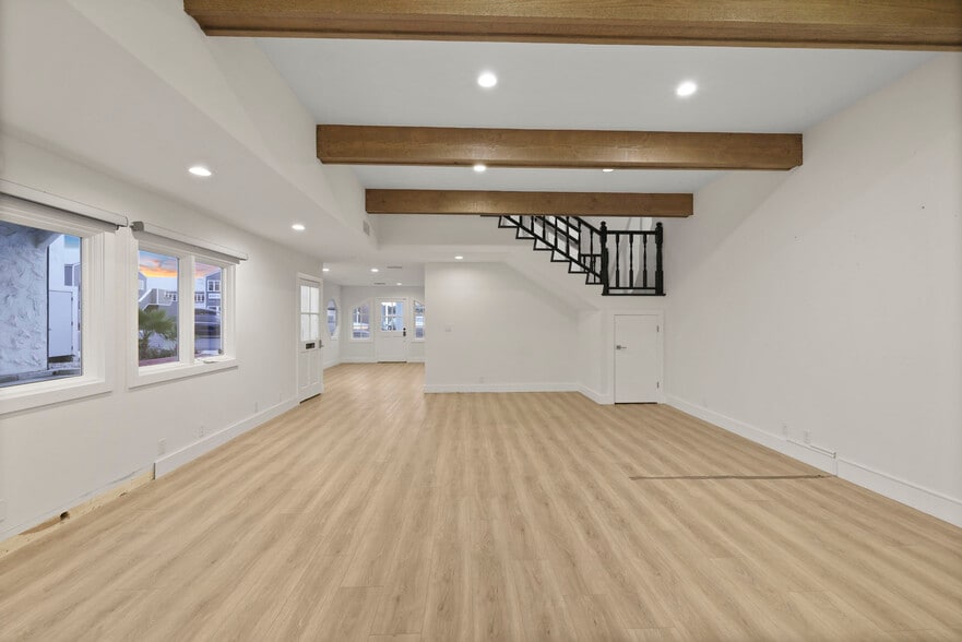 More Photos Of 2436 W Coast Hwy, Newport Beach Office For Lease