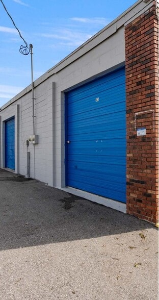 More Photos Of 1520 Peachtree St, Cocoa Self Storage For Sale