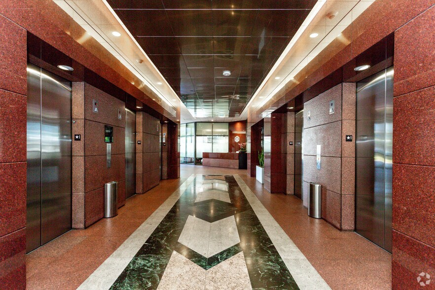 More Photos Of 16830 Ventura Blvd, Encino Office For Lease