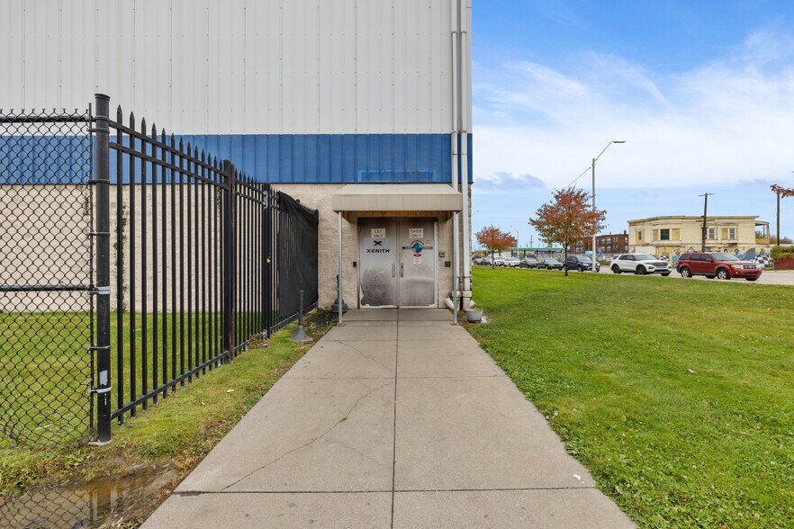 More Photos Of 4333-4335 W Fort St, Detroit Distribution For Lease