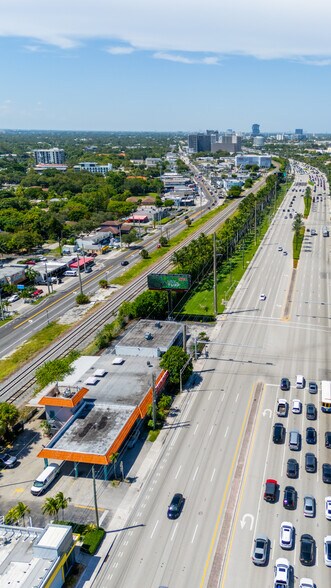 More Photos Of 18060 Biscayne Blvd, Aventura Freestanding For Lease