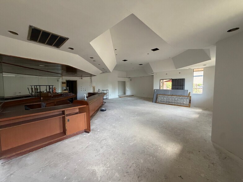 More Photos Of 19601 Hess Ave, Sonora General Retail For Lease