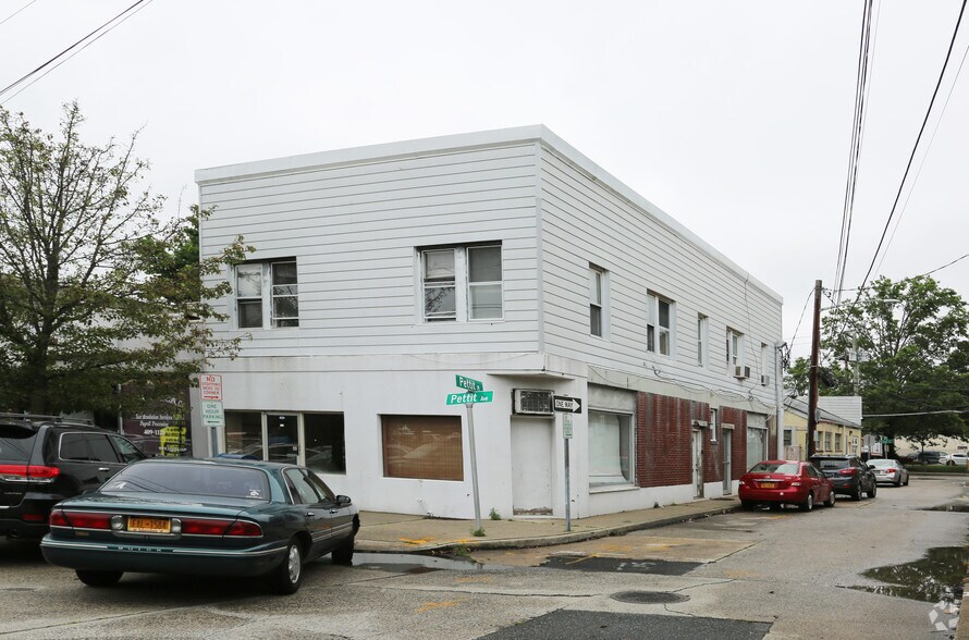 More Photos Of 210 Pettit Ave, Bellmore Storefront Retail Office For Lease