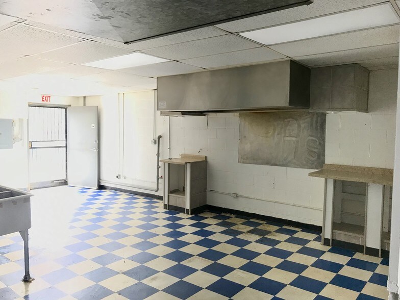 More Photos Of 330 W Station St, Kankakee Freestanding For Sale