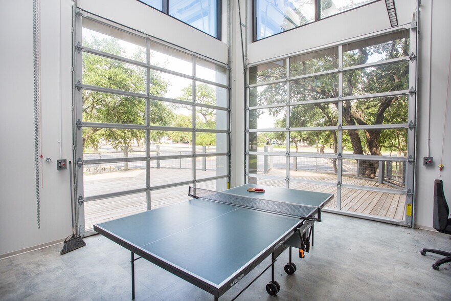 More Photos Of 4001 W Parmer Ln, Austin Office For Lease