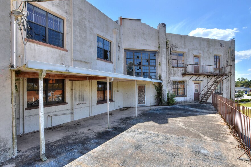 More Photos Of 206 Pilaklakaha Ave, Auburndale Apartments For Sale