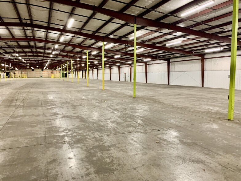 More Photos Of 5725 Howard Bush Dr, Neosho Distribution For Lease