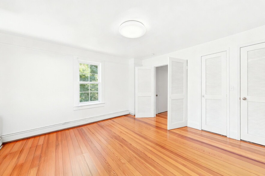 More Photos Of , Woodstock Unknown For Sale