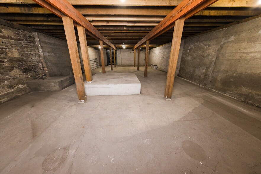 More Photos Of 31 E Main St, Belgrade Storefront Retail Office For Lease