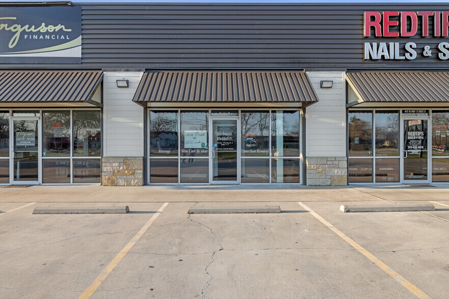 More Photos Of 1417 W State Highway 71, La Grange General Retail For Lease