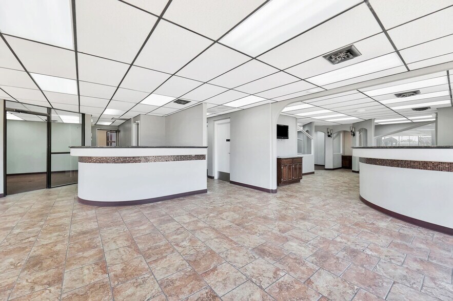 More Photos Of 11209 W Kellogg, Wichita Auto Dealership For Sale