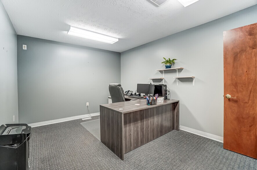 More Photos Of 146 N Breiel Blvd, Middletown Medical For Sale