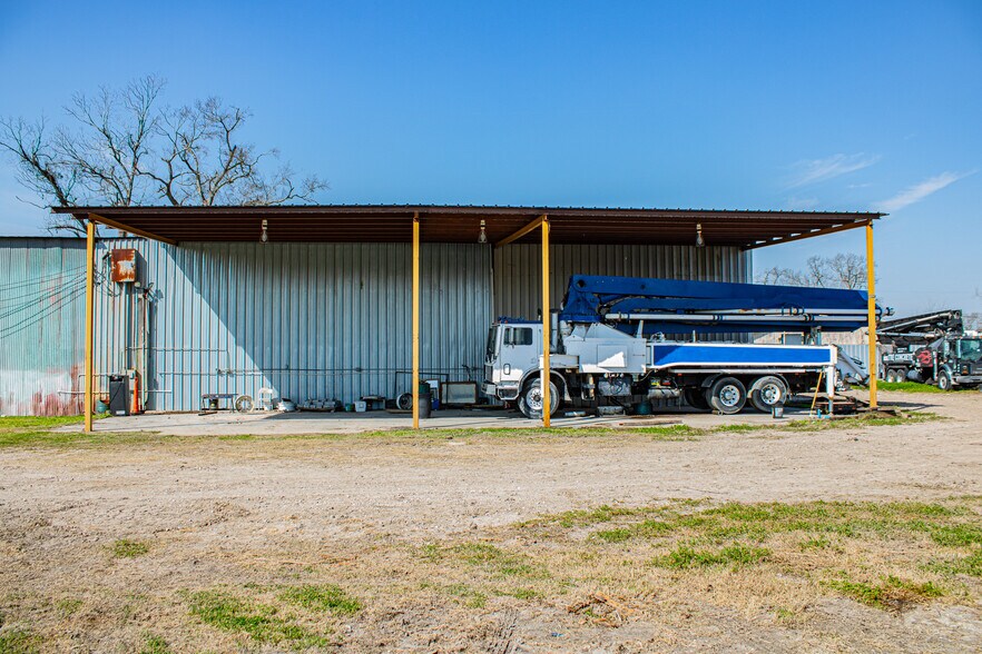 More Photos Of 2513 Vaughn St, Houston Industrial For Sale