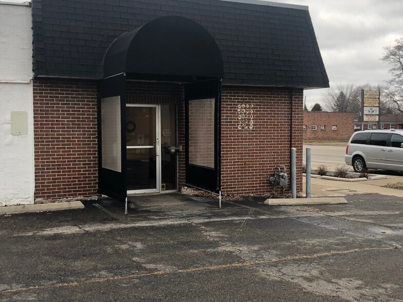 More Photos Of 18735 Ecorse Rd, Allen Park Office For Lease