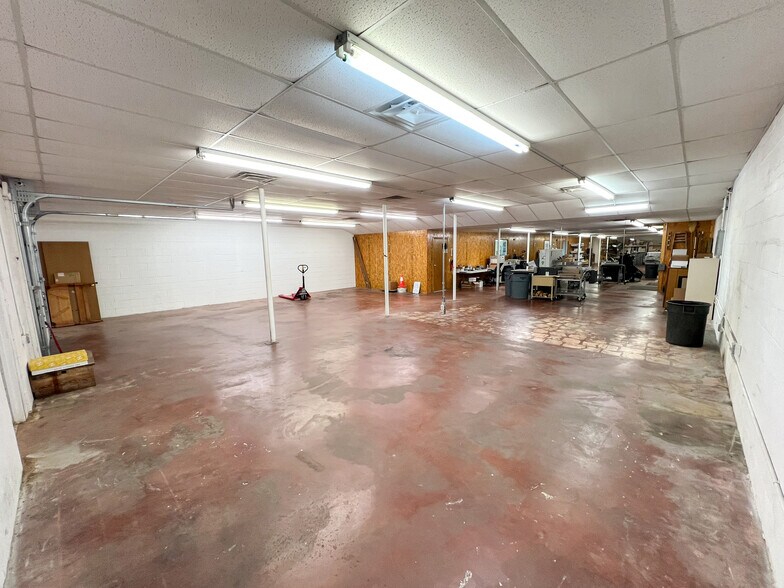 More Photos Of 311 E Illinois Ave, Midland Office For Sale