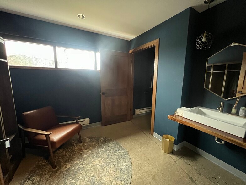 More Photos Of 1352 E Wilson St, Madison Warehouse For Sale