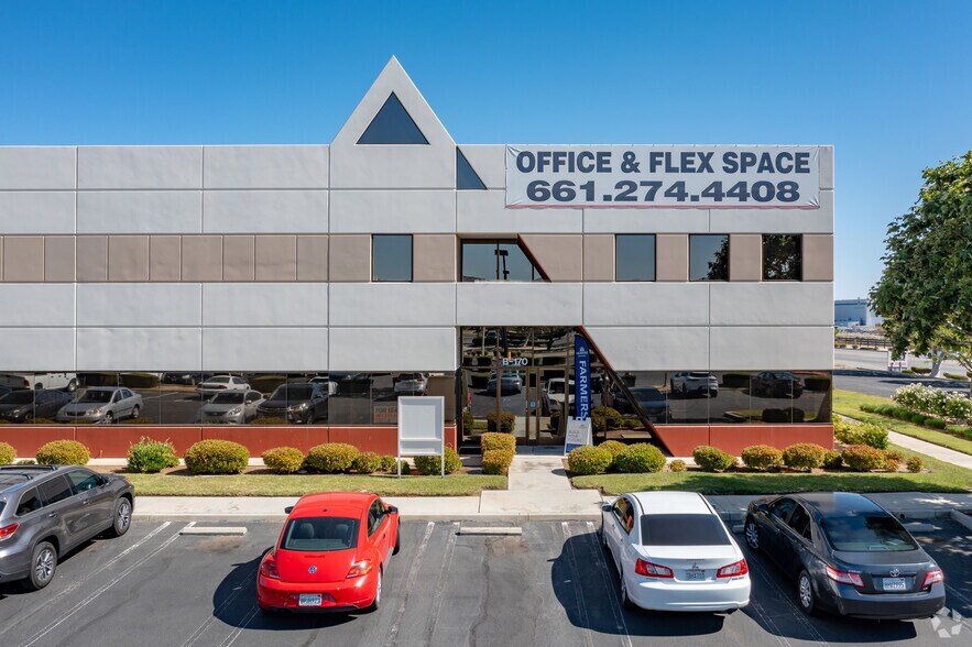 More Photos Of 40015 Sierra Hwy, Palmdale Office For Lease