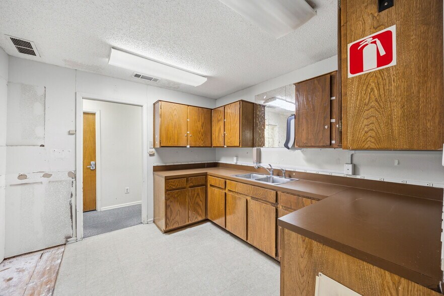 More Photos Of 2306 Ridge Rd, Rockwall Medical For Sale