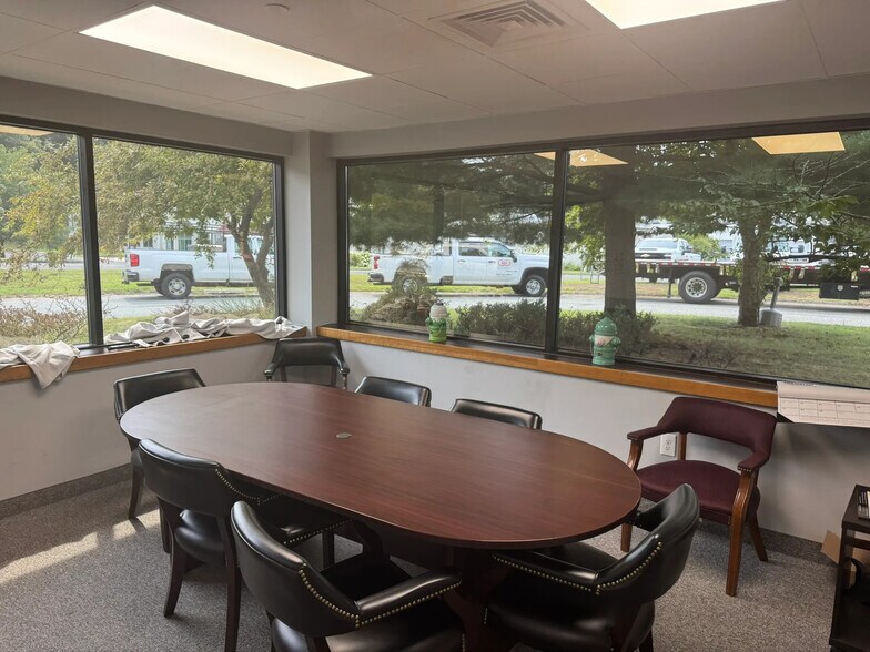 More Photos Of 101 Bidwell Rd, South Windsor Warehouse For Lease
